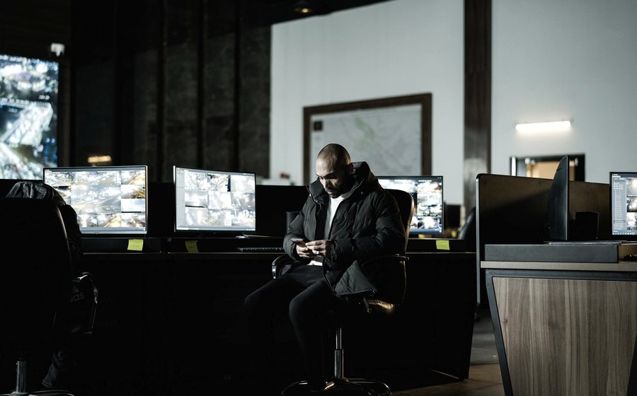 Control room · operators at a monitoring wall, application reference